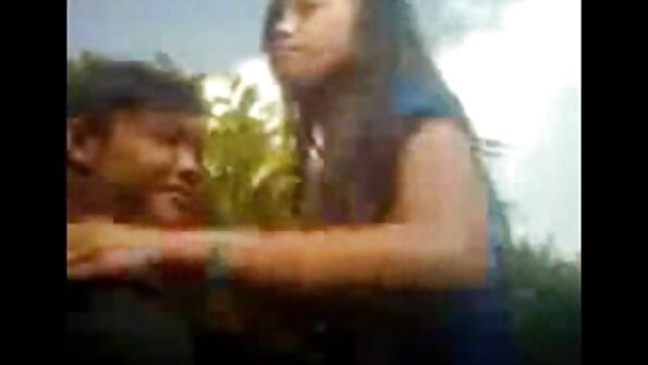 انیسہ کیٹ اپنی گدی ترک کر دیتی ہے اور وہ اس سے محبت کرتا ہے کہ یہ کتنا تنگ ہے۔