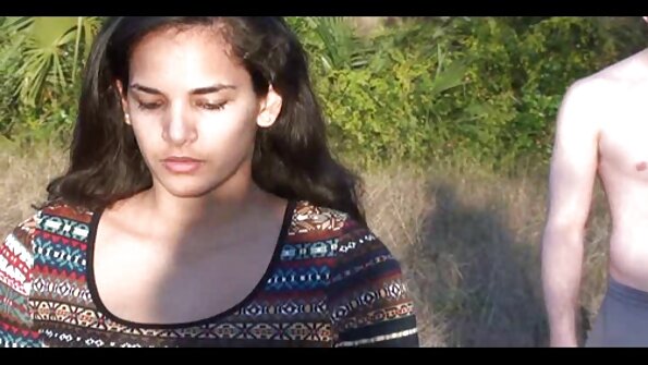 سنہرے بالوں والی لڑکی اپنے سوتیلے والد کے ساتھ چودنے کا موقع استعمال کرتی ہے۔