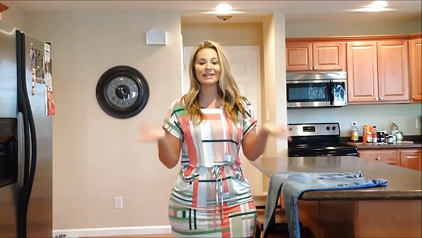 کینیڈین MILF چھوٹی چوچیوں کے ساتھ پہلی بار مقعد بھاڑ میں جا رہی ہے