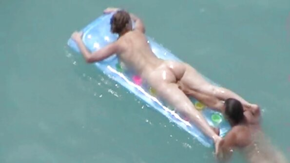 Busty brunette milf lingerie کی دکان میں ٹکرا دیا جاتا ہے