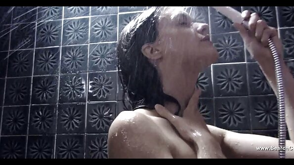 کچھ اضافی بڑے چھاتی کے ساتھ Busty پورن سٹار زور پکڑ رہا ہے