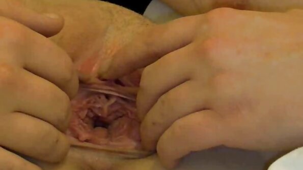 برٹنی امبر اپنے ڈک کے ارد گرد اپنے پورن اسٹار کینٹ کے ساتھ