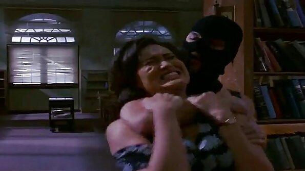 دوست اپنے لنڈ سے گرل فرینڈ کے بٹھول میں گھس گیا