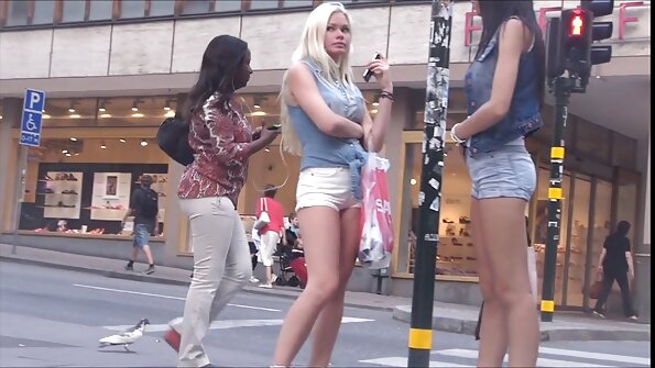 بڑے چھاتی کے ساتھ Busty milf ہو رہی ہے اس کی بلی گہرائی سے گھسنا