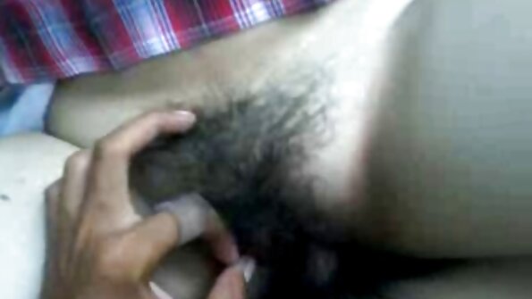 ایک بڑی گدی سلٹ جس کی بڑی چوچیان ہے پی او وی فلم میں rammed ہو رہی ہے۔