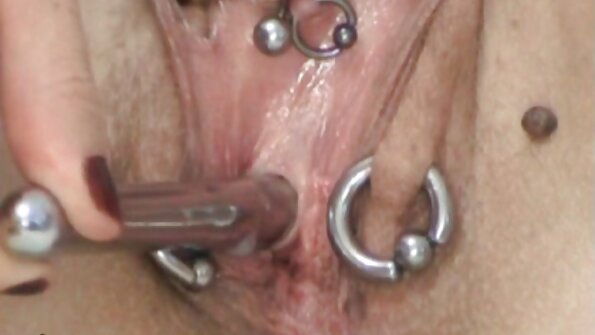 ایک busty ایشیائی جو مرغ سے محبت کرتا ہے ایک لڑکے پر دھچکا لگا رہا ہے۔