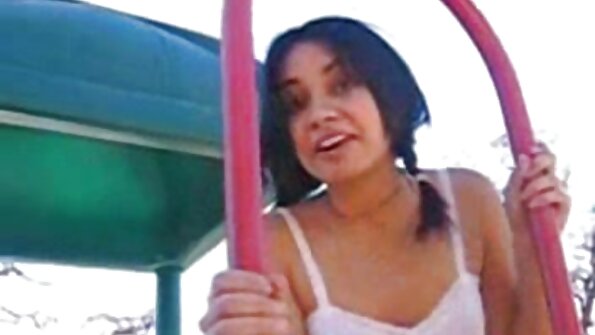 حیرت انگیز شکلوں والی بیبی اپنے کوچ کے ساتھ حیرت انگیز وقت گزارتی ہے۔