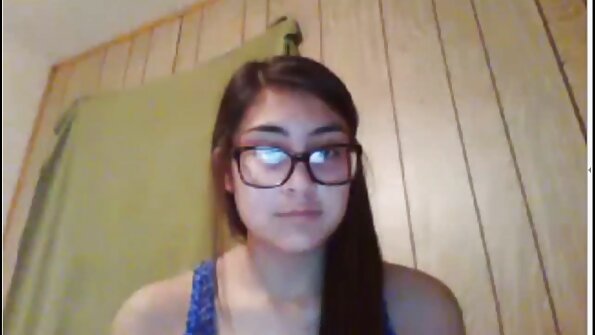 ایک ٹھیک گدا اور ایک لپی بلی کے ساتھ ایک bimbo آخر ہو رہی ہے