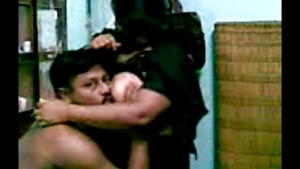 اس کے منڈوا بلی میں منحنی سنہرے بالوں والی پیٹنا