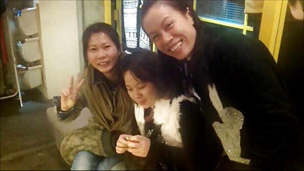 شہوانی ، شہوت انگیز پیاری اپنے پریمی کے ساتھ رومانوی سیکس کر رہی ہے۔