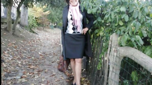 شوقین لڑکی ہو جاتا ہے اس کے ناتجربہ کار بلی بھاڑ میں جاؤ