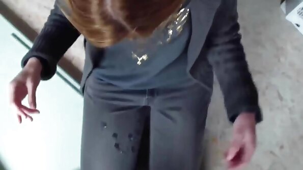 بڑے چھاتی milf بیب اور ایک نوعمر لڑکی کو ہک اپ