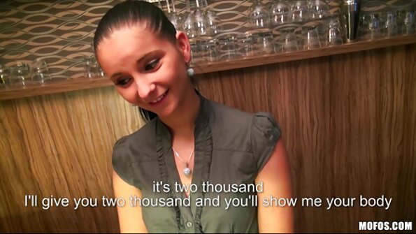 بڑا لنڈ مقعد جنسی لڑکی کو غصے سے اس کی کلٹ رگڑتا ہے